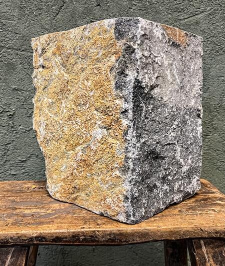 Hoek Rocks Grey Fire   